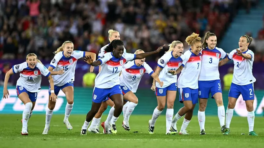 Jugadoras de la Selección Femenina de Inglaterra celebran