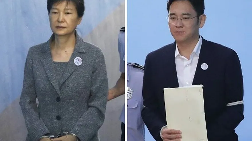 La derrocada líder de Corea del Sur, Park Geun-hye (izquierda), llegando a un tribunal en Seúl; y el heredero de Samsung Group, Lee Jae-yong.