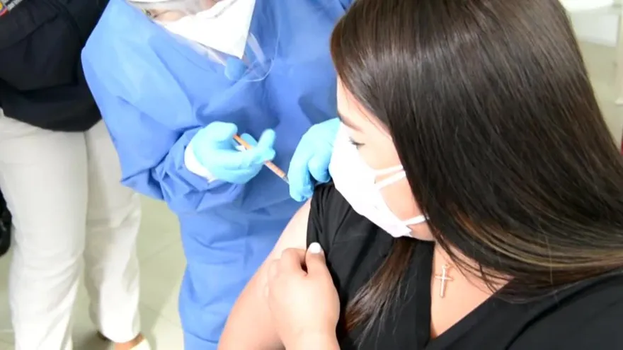 Presidente electo de Ecuador considera "urgente" atender la vacunación