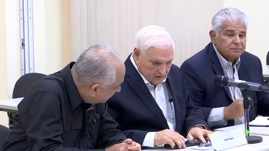 Presentan solicitud de 'inhabilitación' contra Ricardo Martinelli