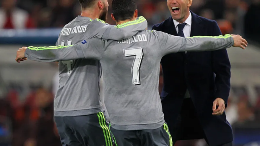 Real Madrid ganó 0-2 a la Roma, alegría en el banquillo de Zidane