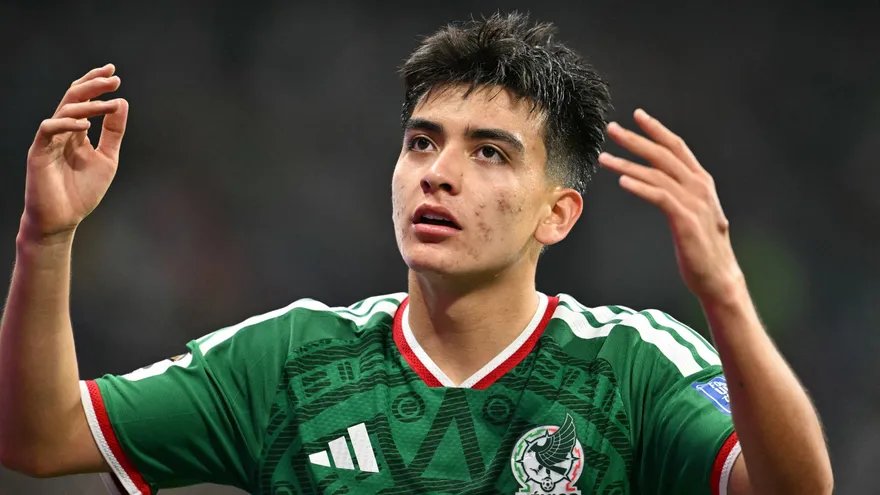 From World Cup Pitch to Graduation Stage: Mexico's Gilberto Mora Earns Diploma
