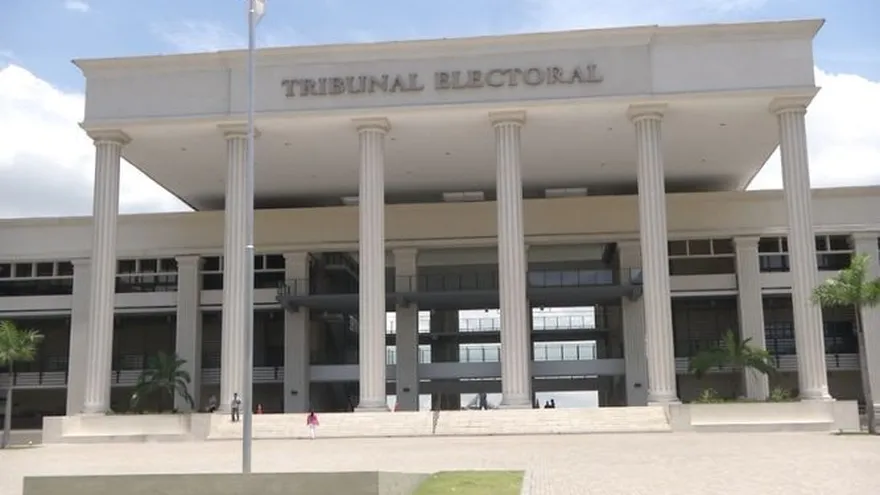 Ordenan cese temporal de trabajadores del TE