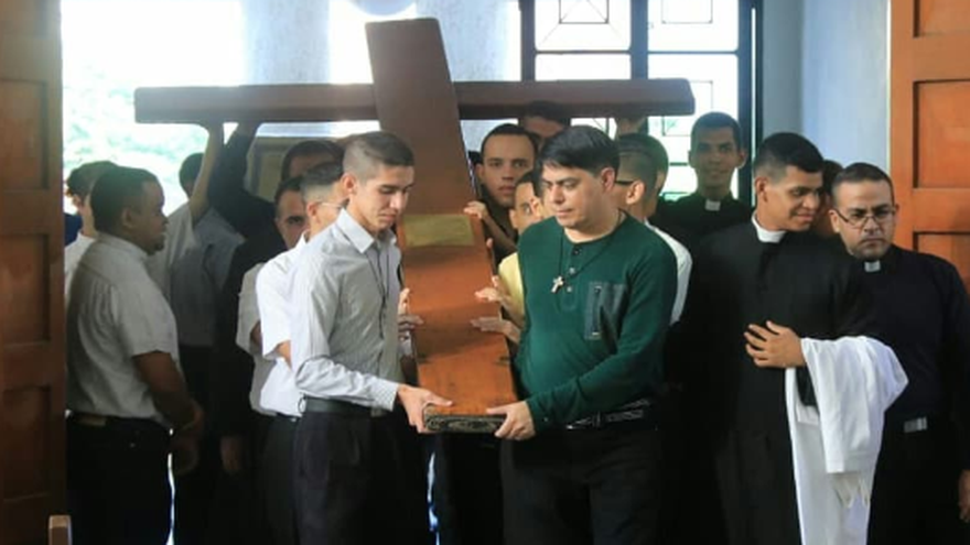 La Cruz Peregrina y el icono en Venezuela