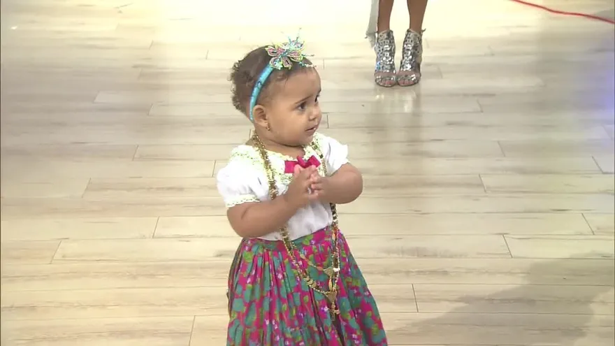 Bebé ‘tipiquera’ demuestra su amor por las tradiciones