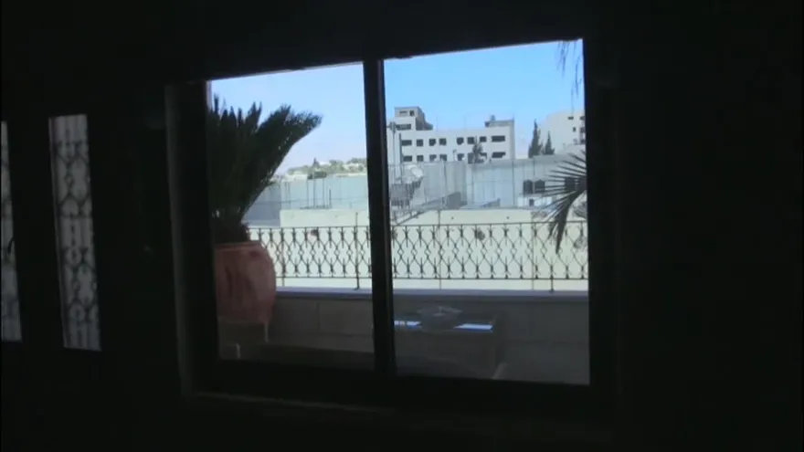 Arte y provocación de Banksy, en un hotel en Belén frente al muro israelí