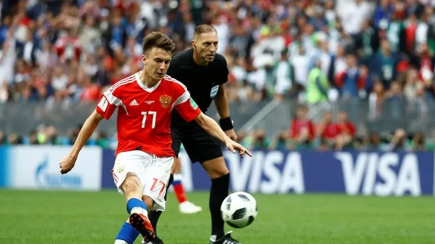 Gol de Aleksandr Golovin. Rusia 5 - 0 Arabia Saudi