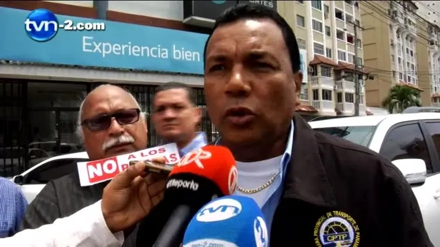 Taxistas protestan por censo de piratas