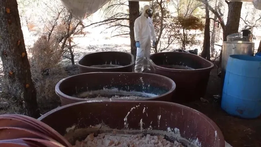 Ejército mexicano incauta cuatro toneladas de cristal en laboratorio encontrado