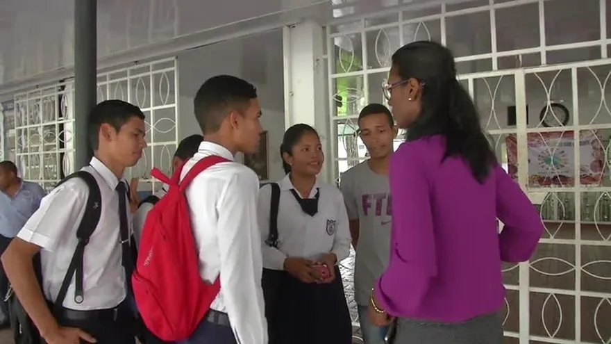 Estudiantes desean dar clases