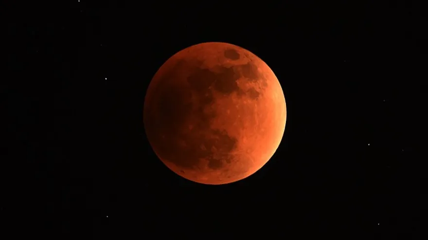 El eclipse total de luna, también llamado Superluna de Sangre, fue observado en horas de la noche del 27 de septiembre en todo el mundo. Un evento celestial esperado por décadas, muestra al satélite en su mayor tamaño.