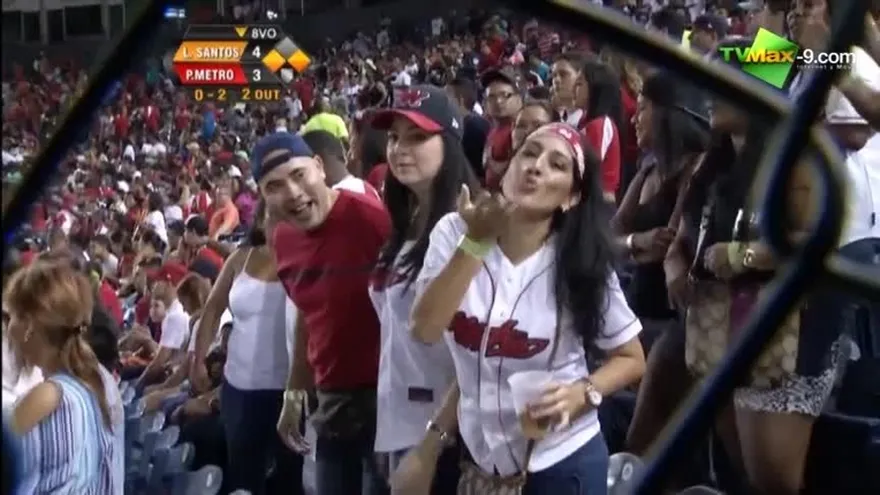 Las damas engalanan los estadios en el Béisbol Juvenil