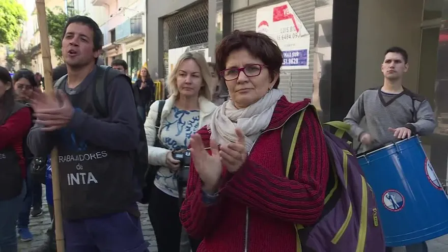 Despedidos en la crisis, sobrevivir sin empleo en Argentina