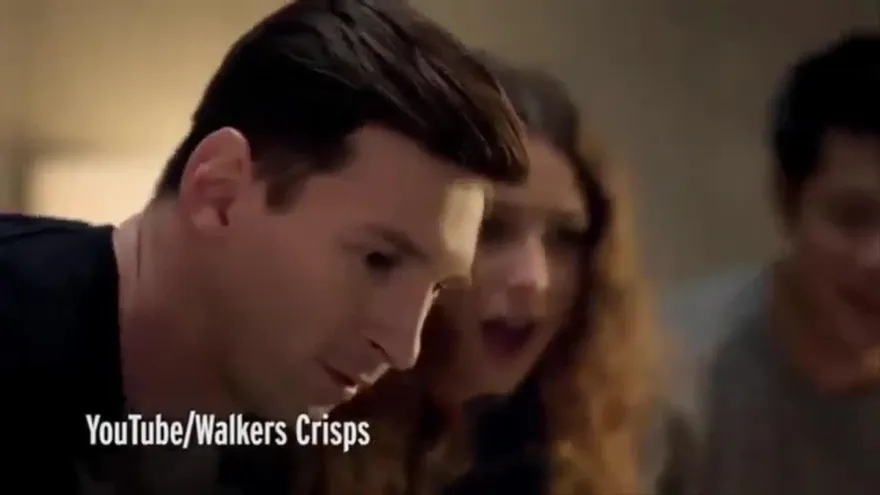 Messi aparece jugando futbolín en este 'spot' publicitario junto a Gary Lineker