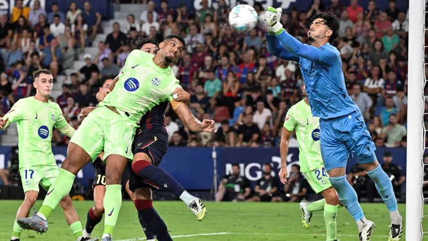 Acción del partido entre Levante y Barcelona