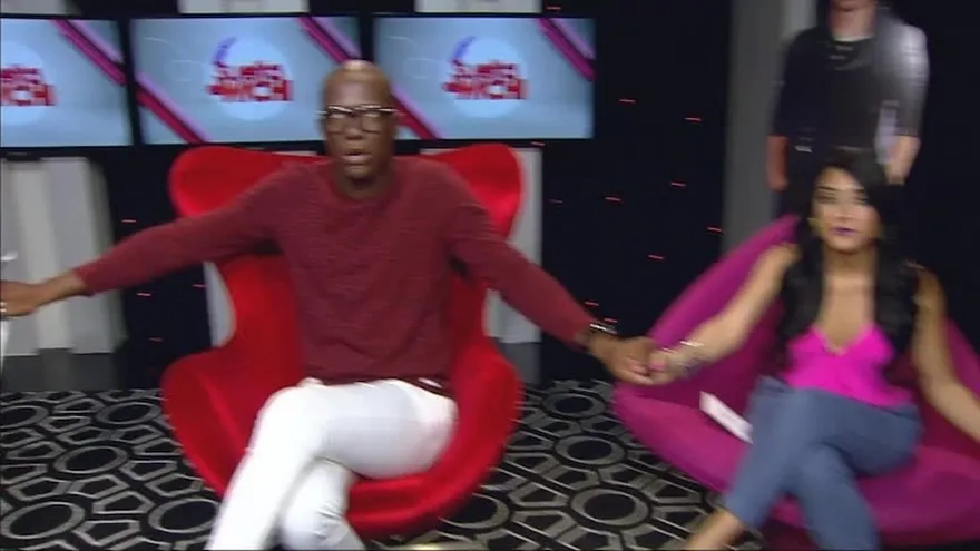 Pablo Brun le roba beso a Sonia en Esto es guerra