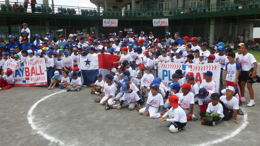 Major League Baseball pone la mira en la niñez panameña