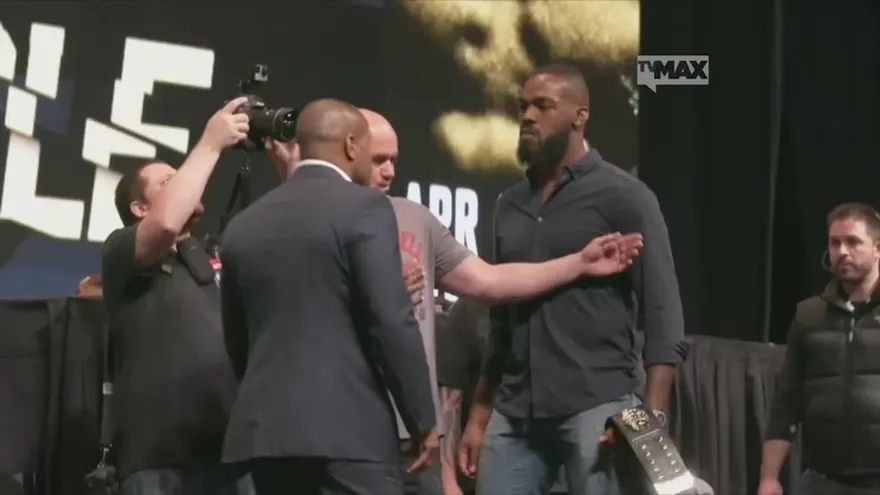 Jon Jones quedó fuera de la UFC 200 por presunto dopaje