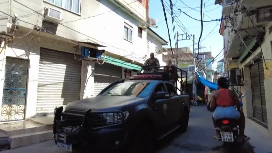 Rio de Janeiro despliega megaoperación policial para "recuperar" favela