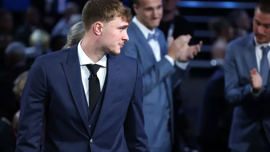 Cooper Flagg seleccionado por Dallas Mavericks en el Draft de la NBA 2025