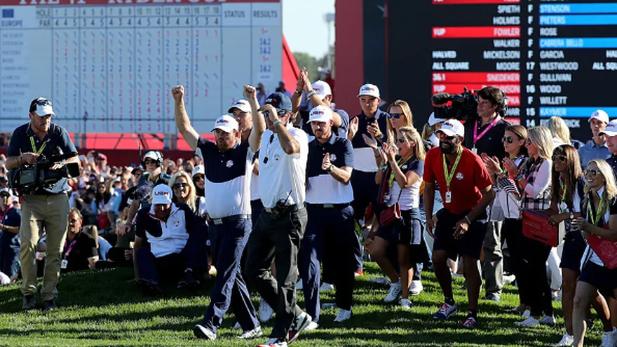 Integrantes del equip de gol de Estados Unidos celebran la conquista de la Copa Ryder 2016