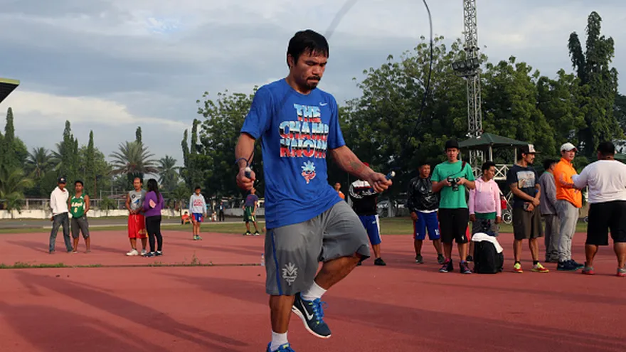 Manny Pacquiao le fractura nariz a "sparring"