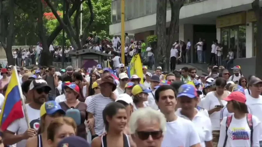 Opositores venezolanos marcharon para honrar a los muertos