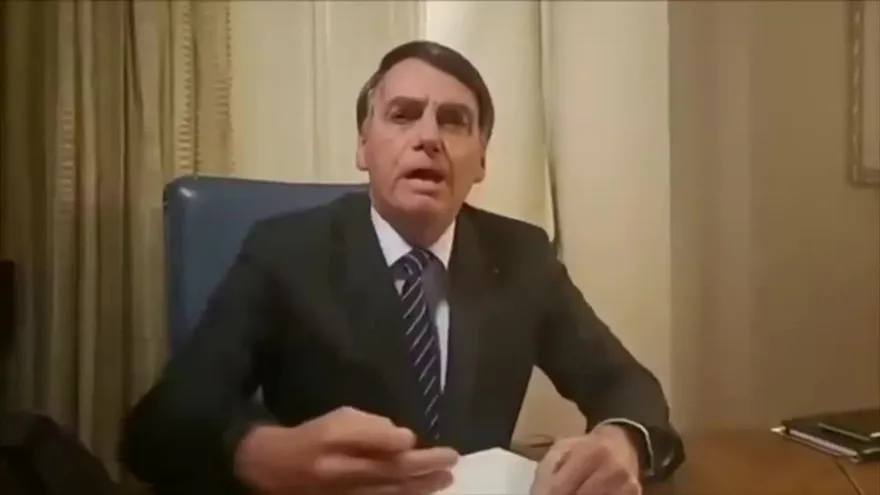 Bolsonaro, furioso, ataca a TV Globo por informe sobre caso de concejal asesinada