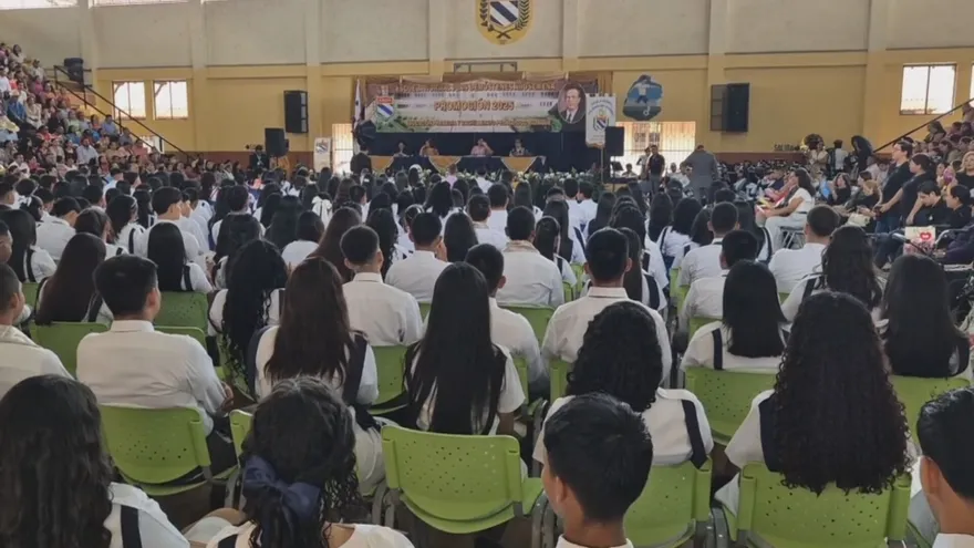 286 nuevos maestros egresan de la Escuela Normal de Santiago.