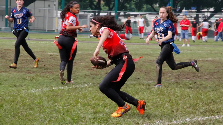 Acción del partido entre las Spartans y las Owls