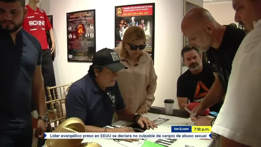 Durán habla antes de ingresar al salón de la fama del boxeo mundial