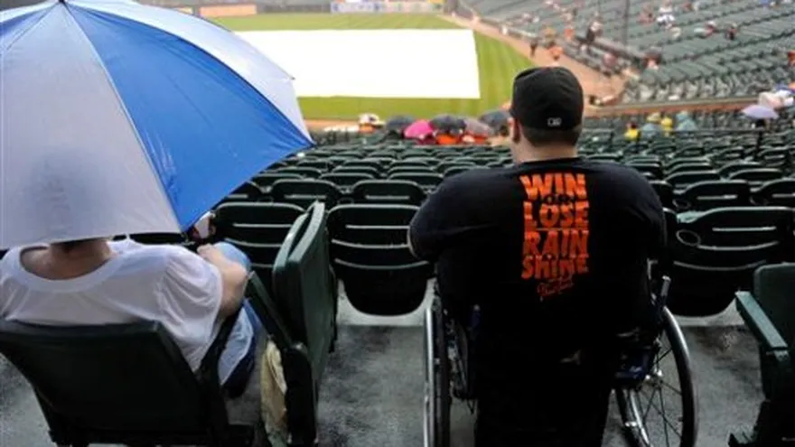 La lluvia impide el cierre de la serie Azulejos-Orioles