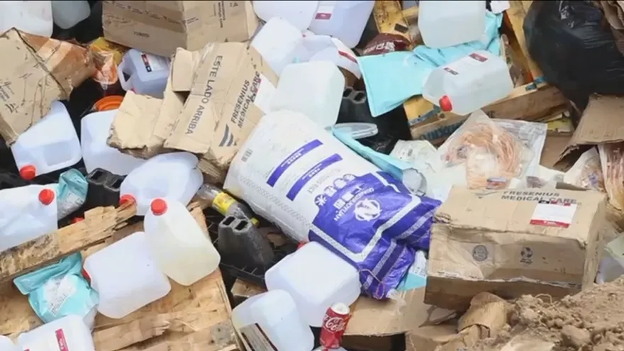 Aduanas realiza descarte de alimentos y medicamentos decomisados