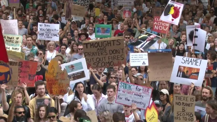 Miles reclaman medidas contra calentamiento global en Australia