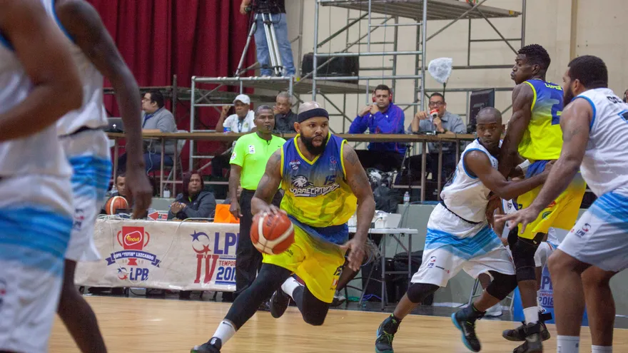 Correcaminos sacan triunfo agónico ante Panteras en la LPB