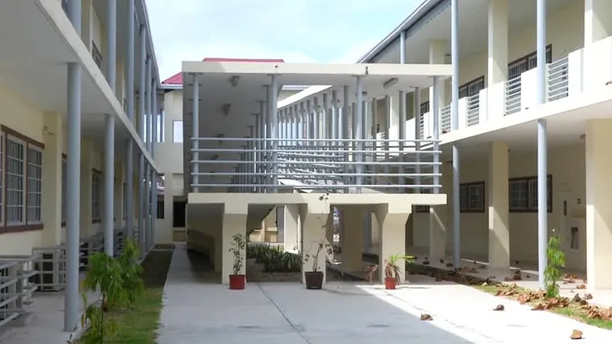 Instituto José Moscote con diseño moderno y aire acondicionado