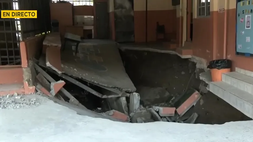 Socavón en escuela en San Miguelito