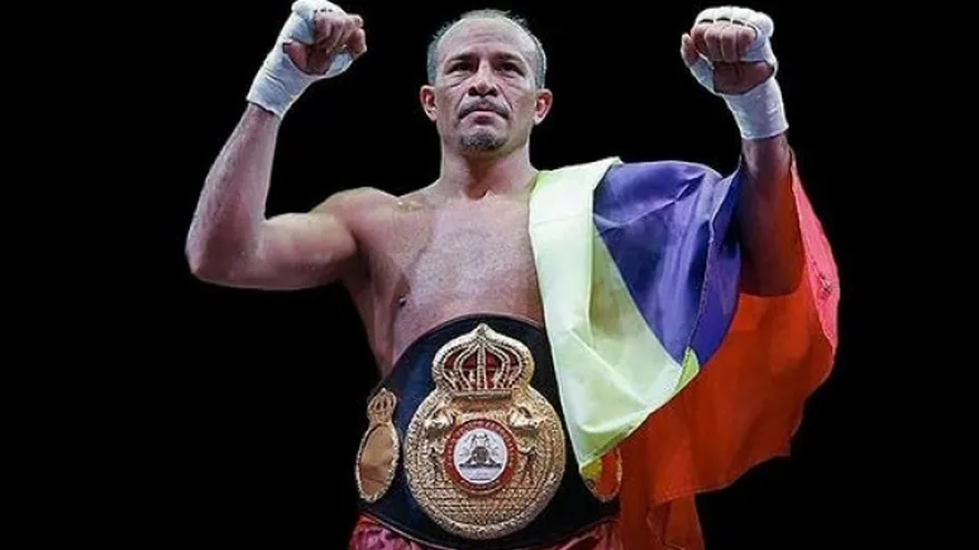 Venezolano Nehomar Cermeño retiene título mundial en China