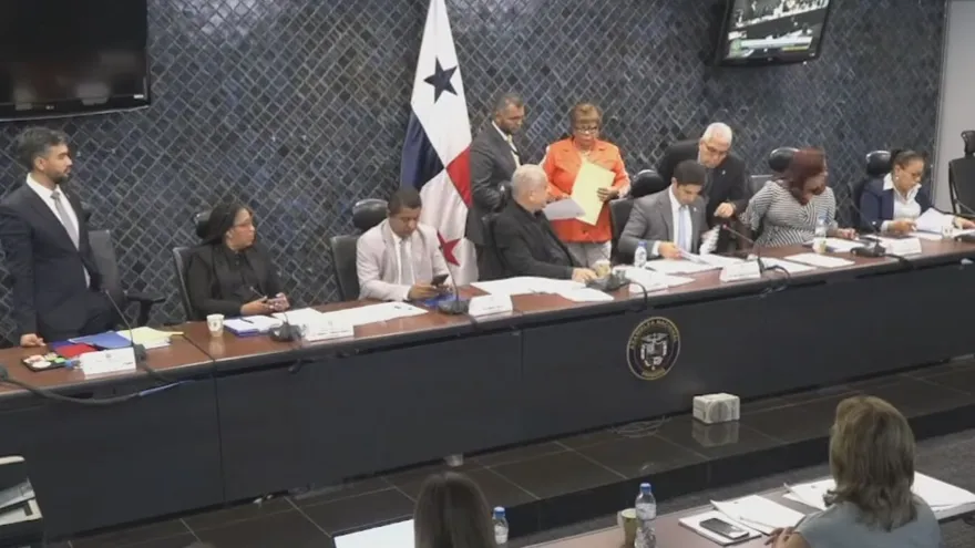 Comisión de Gobierno de la Asamblea Nacional prohija propuesta antibotellas.