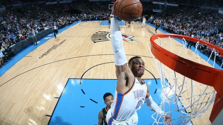 Westbrook espectacular, Rockets desperdician seberbia actuación de Harden