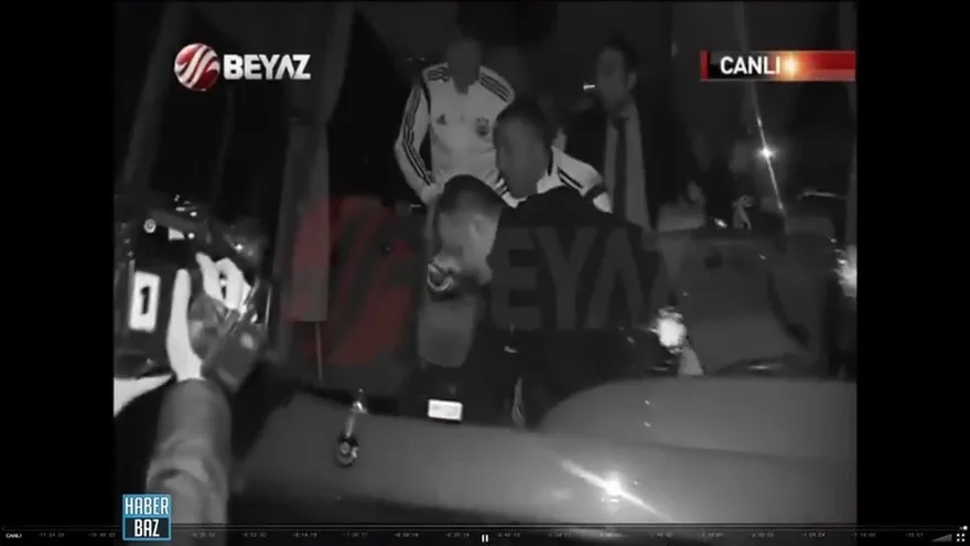 Primeras imagenes del autobus del Fenerbahçe tiroteado