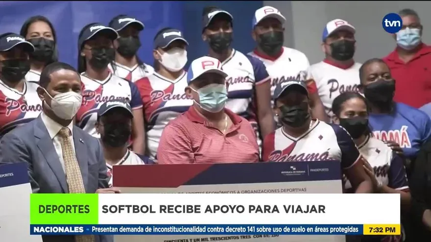 Selección femenina de softbol recibe apoyo económico