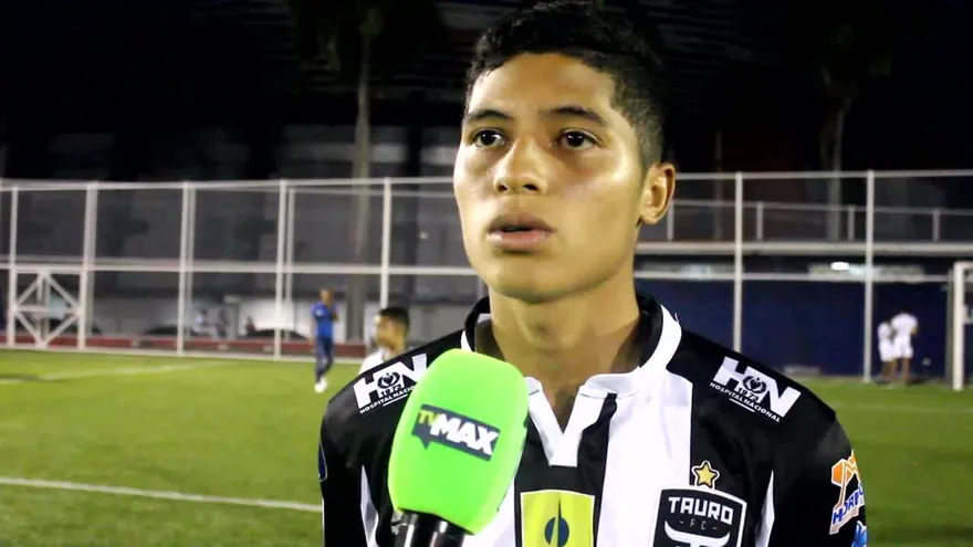 El autor de una gran chilena, Christian Quintero le dio el triunfo a las Reservas del Tauro