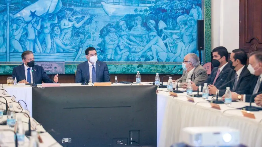 Cortizo recibe informe de la comisión público-privada.