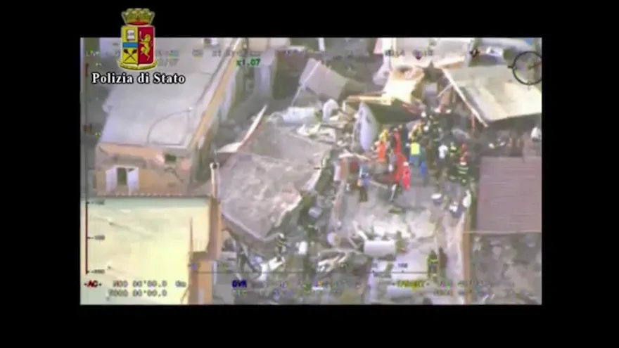 Consiguen rescatar con vida a los dos niños sepultados tras el terremoto en Ischia