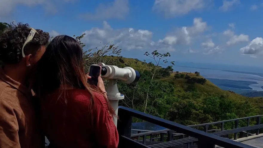 MiAmbiente instala binoculares panorámicos en el Parque y Reserva Biológica de Campana