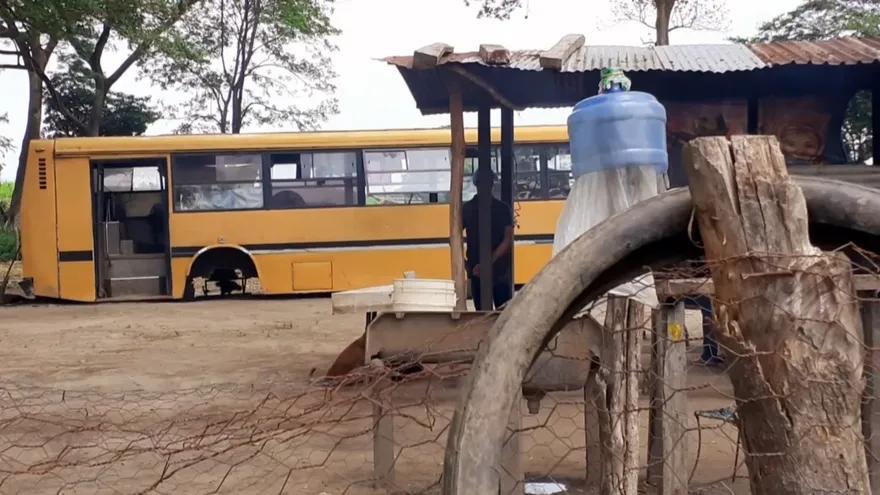 Una "casita normal", el sueño de una familia venezolana que vive en un bus
