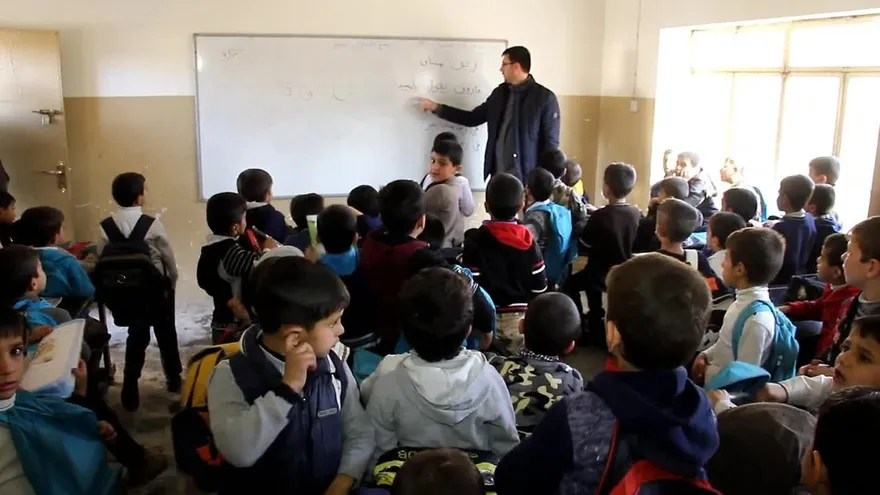 Maestros intentan que niños de Mosul olviden al Estado Islámico