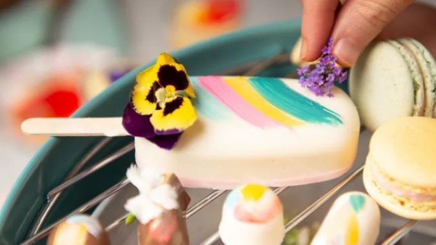 Chef crea libro electrónico para recoger fondos y donar a niños y equipo médico