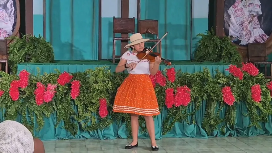 Concurso de violín en el Festival de Costumbres y Tradiciones de Natá